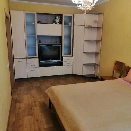 Уютная Квартира На Лётной 6 Chernihiv Bagian luar foto