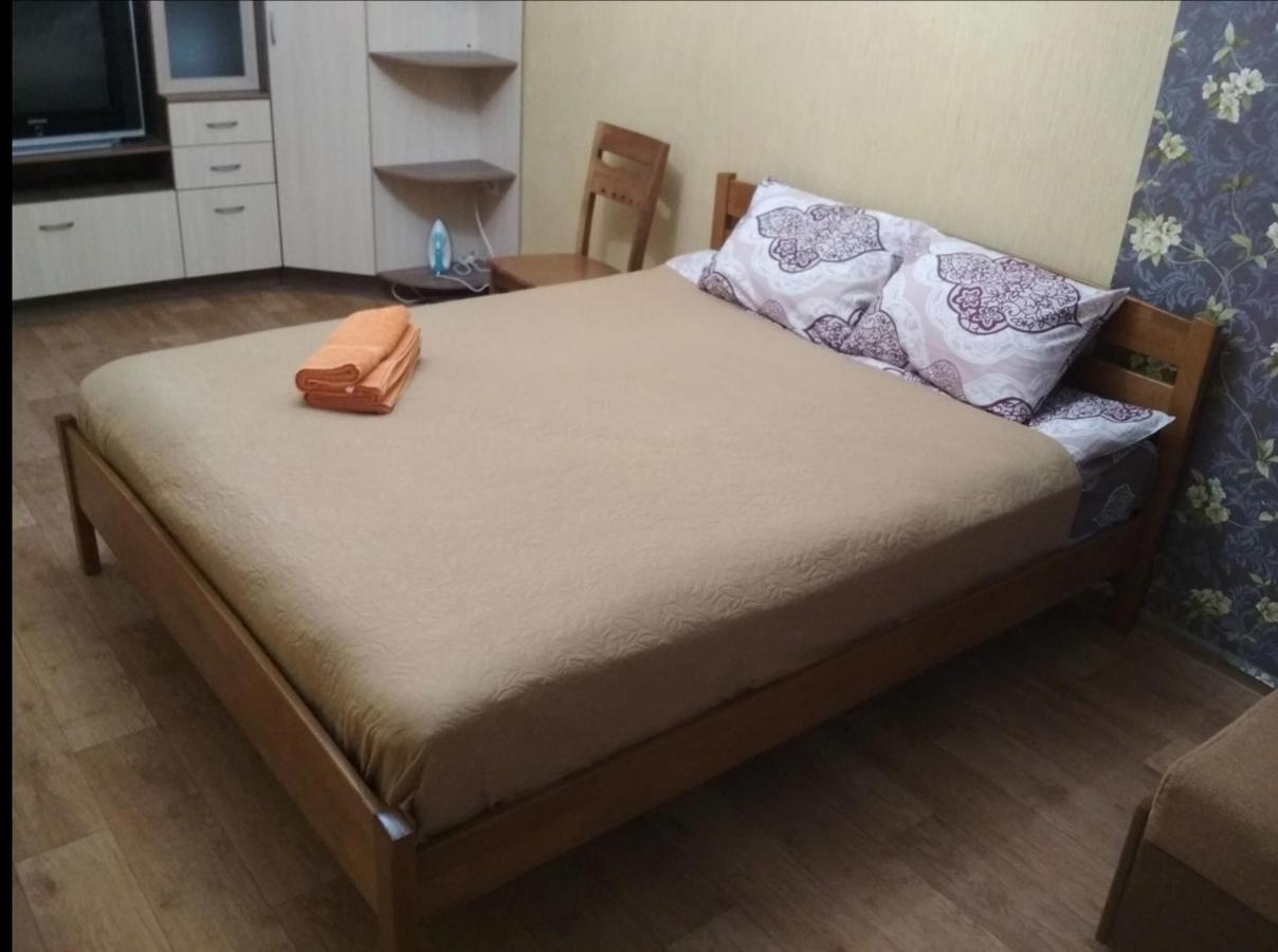 Уютная Квартира На Лётной 6 Chernihiv Bagian luar foto