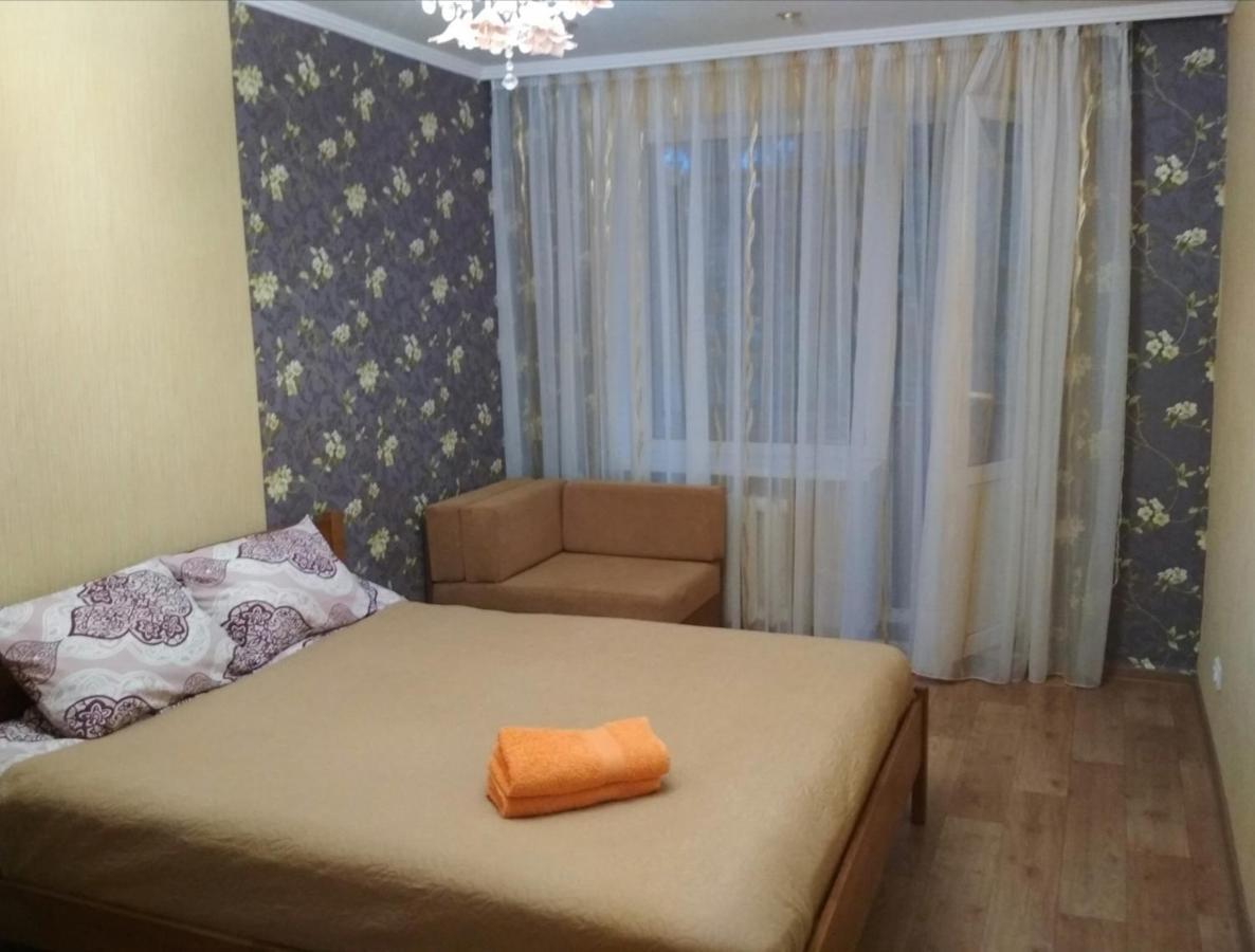 Уютная Квартира На Лётной 6 Chernihiv Bagian luar foto