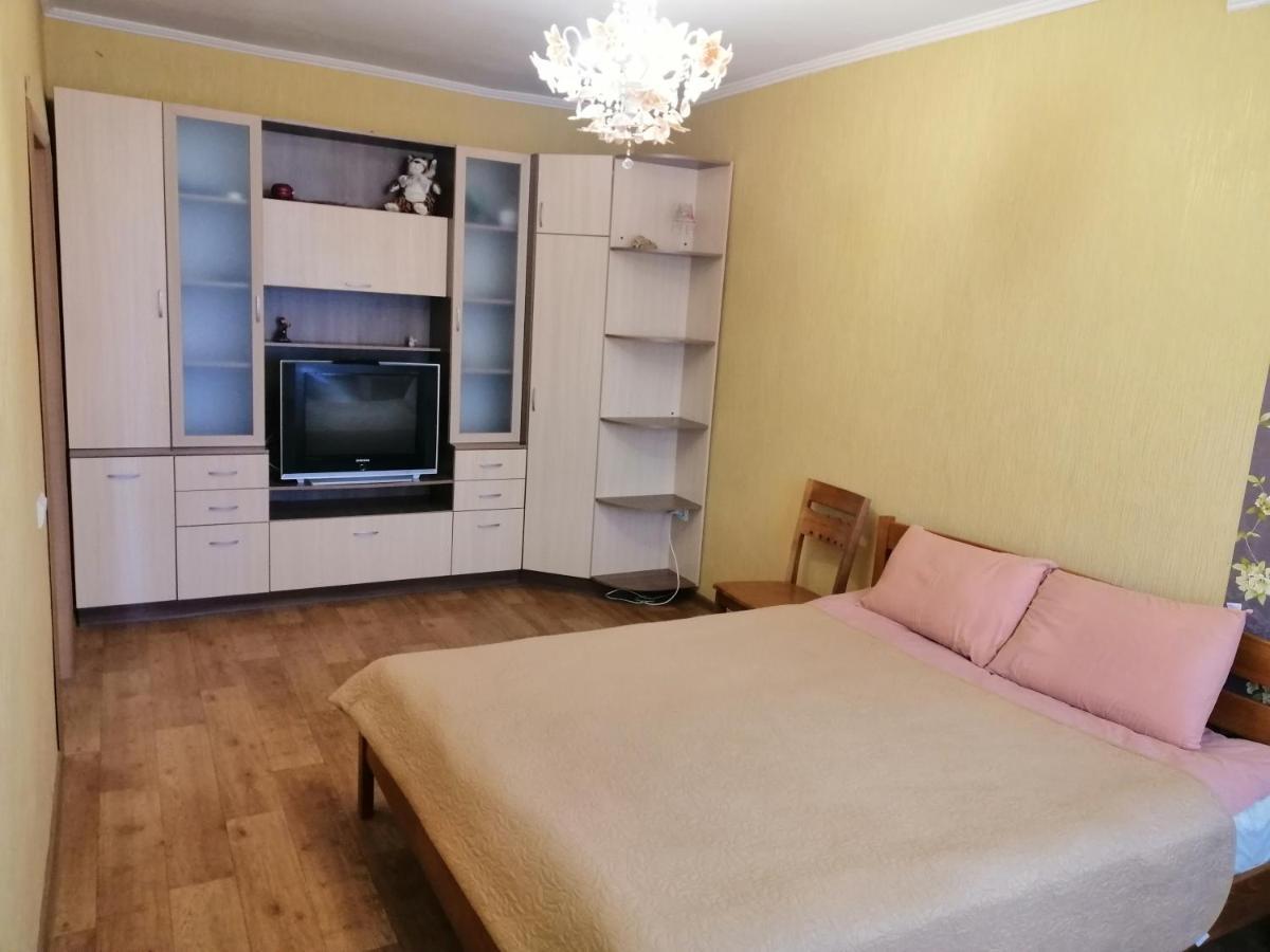 Уютная Квартира На Лётной 6 Chernihiv Bagian luar foto